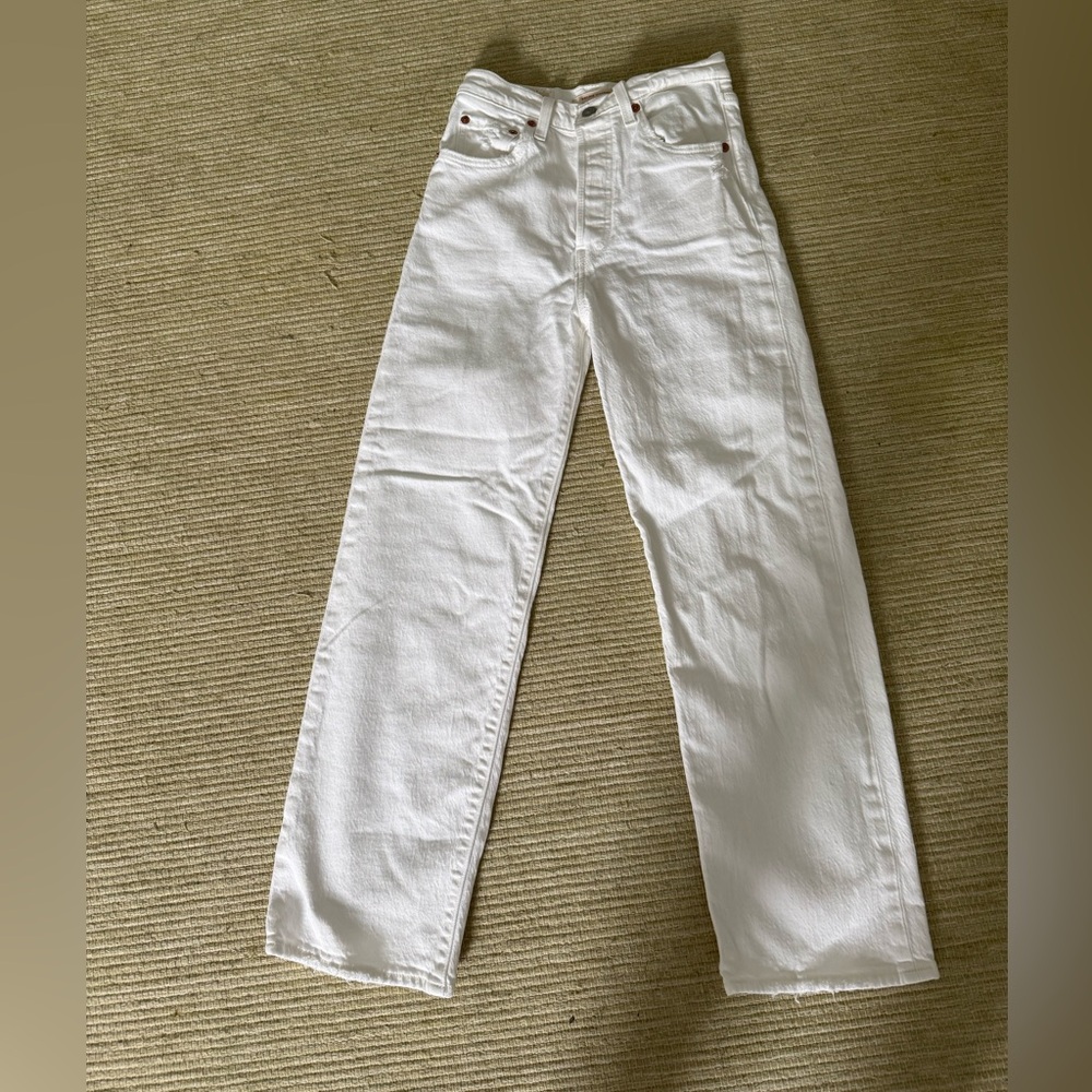Levi’s ribcage straight leg white jeans